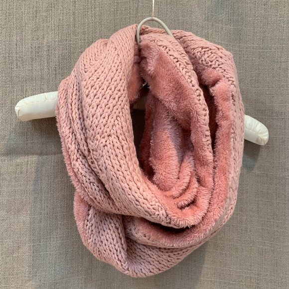 Accessories - NWOT Blush Pink Diamond Knit/Plush Reversible Infinity Scarf